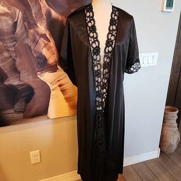 Vintage Lady Romance Nylon and Lace Dressing Gown Black Robe Lingerie One Size - Picture 1 of 6